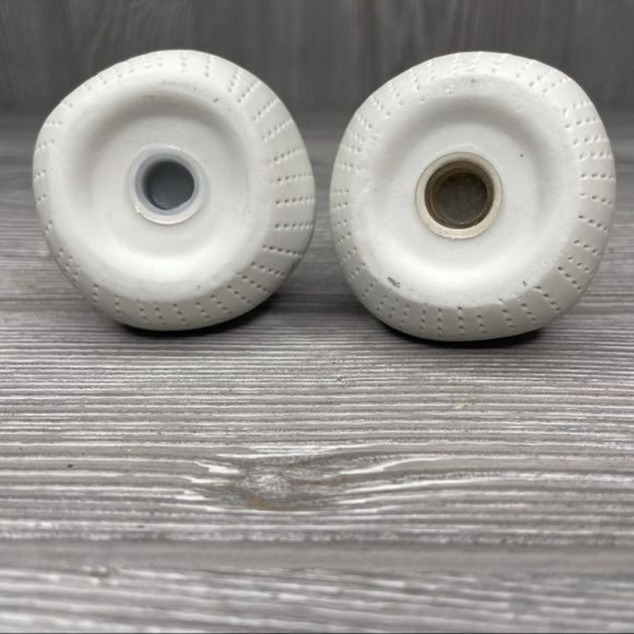 Ceramic sea urchin salt and pepper shaker set white ocean tropical - Picture 3 of 5